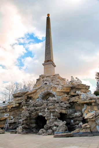 Obeliskbrunnen, no Schloss Schönbrunn
