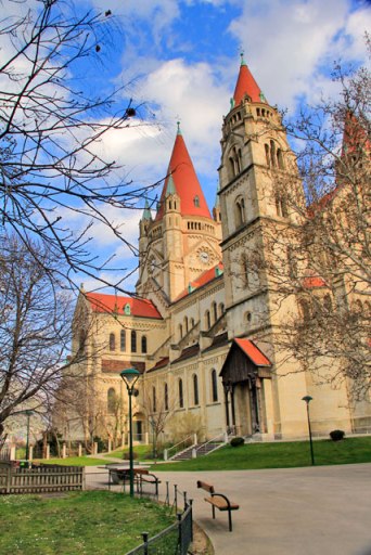 Franz-von-Assisi-Kirche, na Mexikoplatz