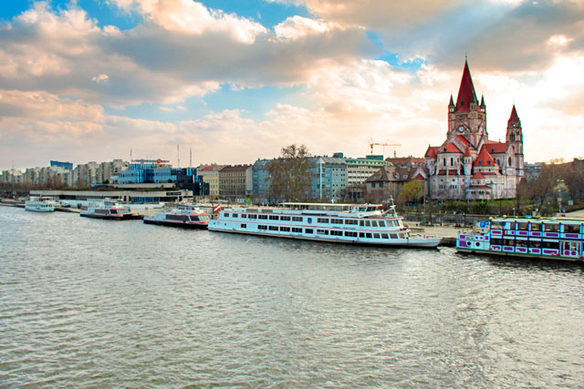 Rio Danúbio visto da Reichsbrücke