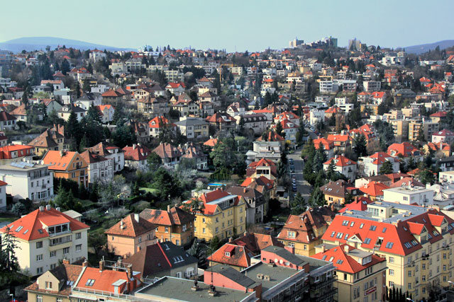 Bairro residencial de Bratislava, visto do Bratislavský hrad