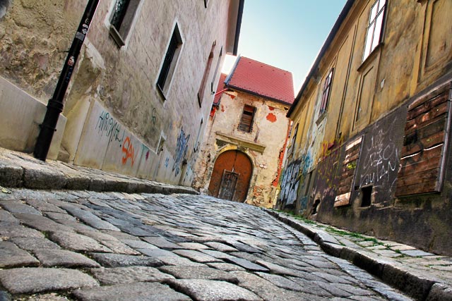 Rua Farská, próximo à Kostol a kláštor klarisiek