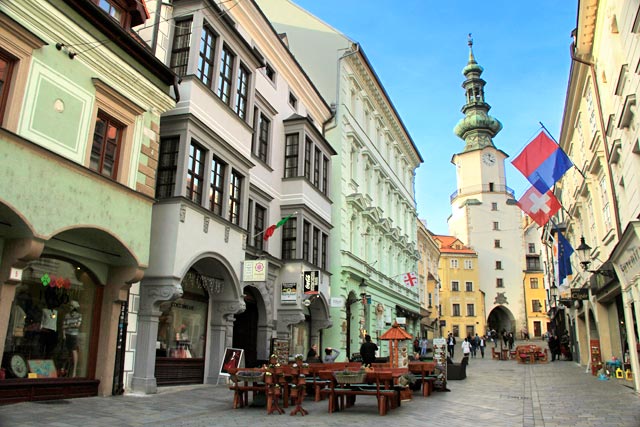 Rua Michalská, com Portão de Miguel ao fundo