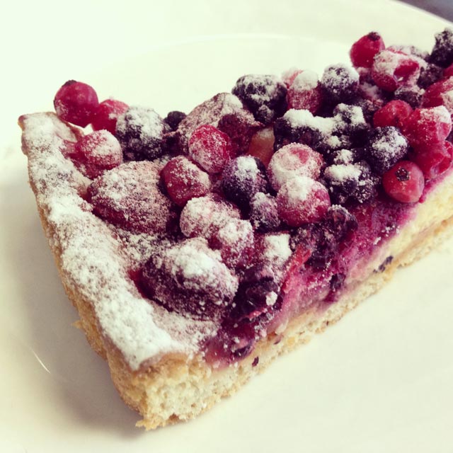 Torta de frutas vermelhas, no Café de l'Europe (via Instagram)