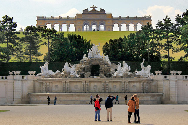 Neptunbrunnen, no Schloss Schönbrunn
