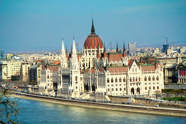 Edifício do Parlamento Húngaro, visto dos mirantes do Castelo de Buda