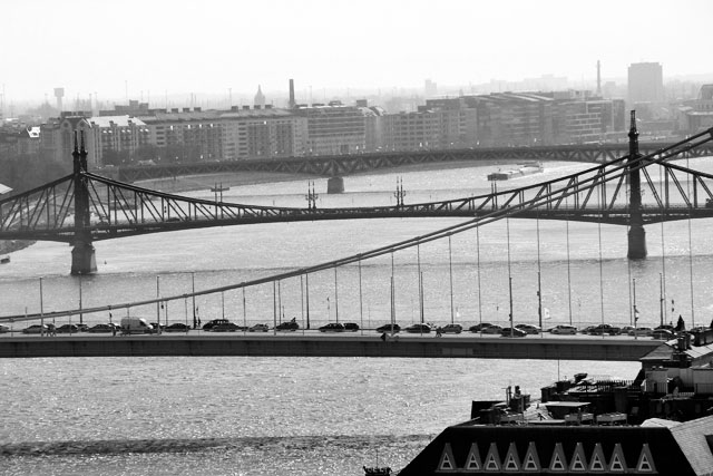 Pontes Elizabeth, da Liberdade e Petőfi, vistas dos mirantes do Castelo de Buda