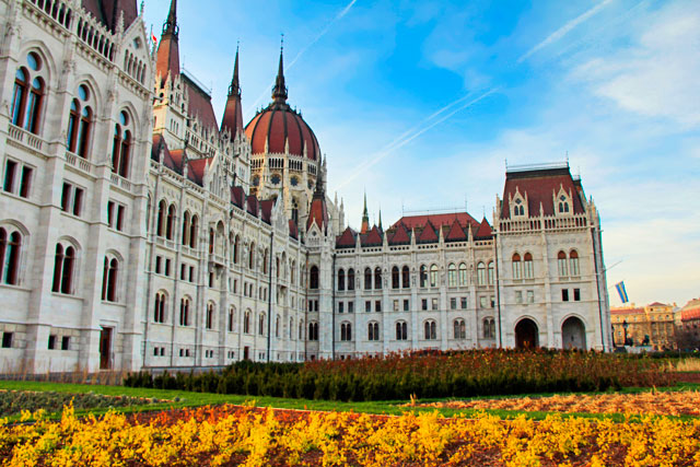 Porção esquerda do edifício do Parlamento Húngaro
