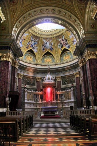 Interior da Basílica de Santo Estêvão