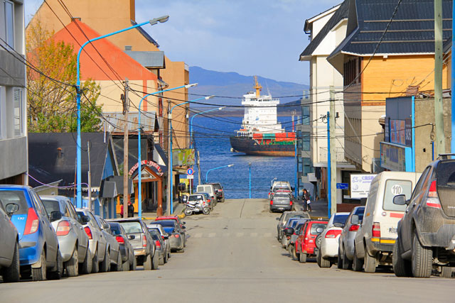 Porto de Ushuaia, visto da R. Antártida Argentida
