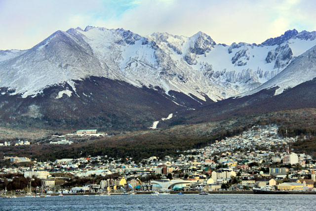 Cordão montanhoso, visto da baía de Ushuaia