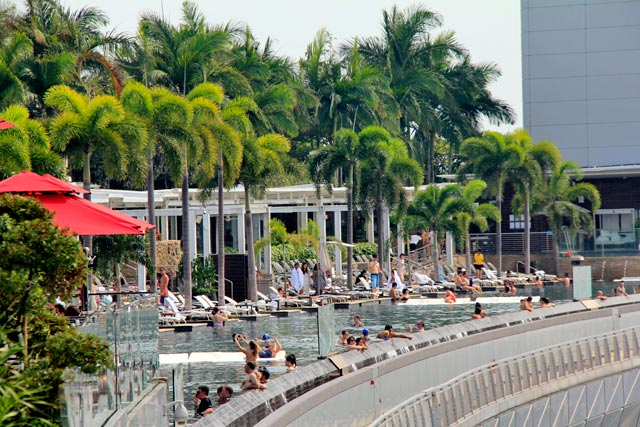 Piscina infinita do Marina Bay Sands, vista do deck de observação do SkyPark