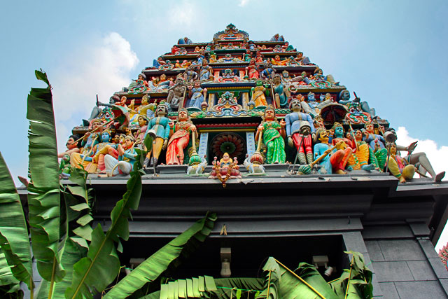 Gopura da entrada do Sri Mariammam Temple