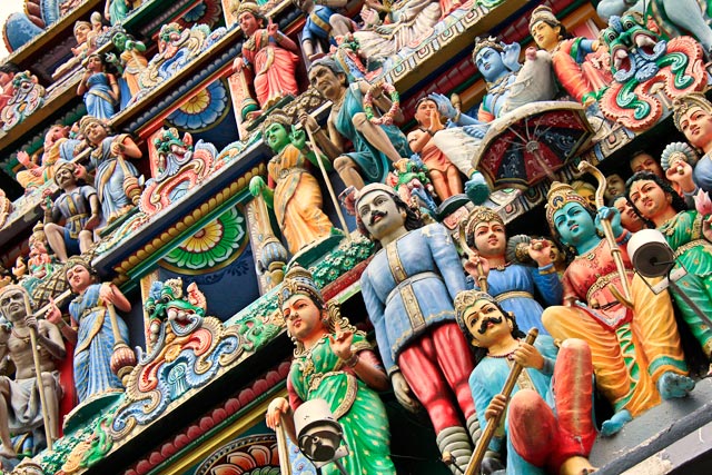 Detalhe do gopura da entrada do Sri Mariammam Temple