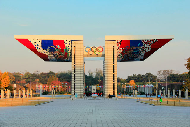 World Peace Gate, no Ol-Park