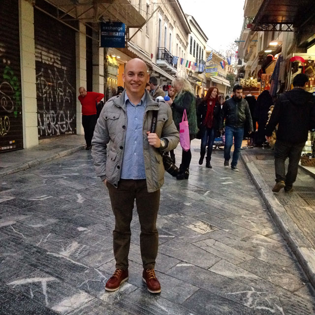 Eu, na Rua Adrianou, em Plaka (via Instagram)