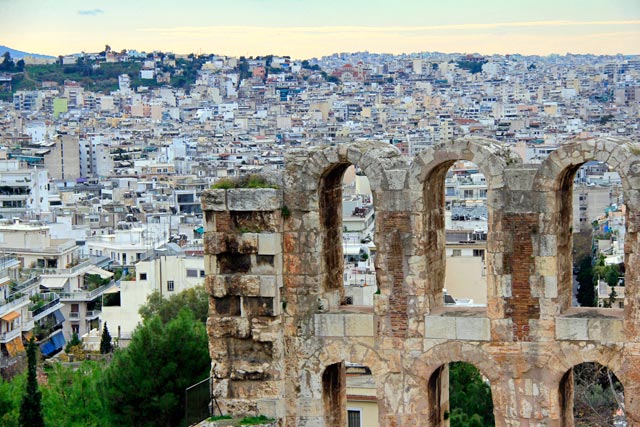 Detalhe da fachada do Odeão de Herodes Ático