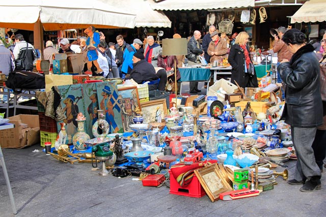 Mercado de Pulgas da Praça Avissinias