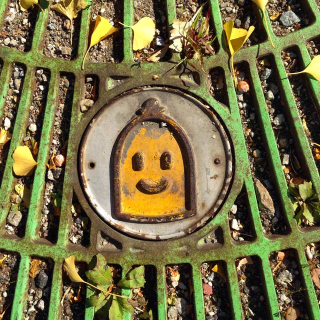 Mascote do distrito de Jongno-gu. Embora pareça uma banana, é um sino (via Instagram)
