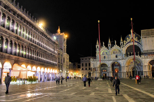 Piazza San Marco, com Basilica di San Marco à direita