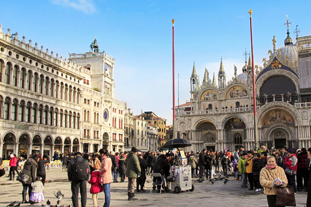 Piazza San Marco, com Basilica di San Marco à Direita