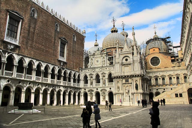 Pátio interno do Palazzo Ducale