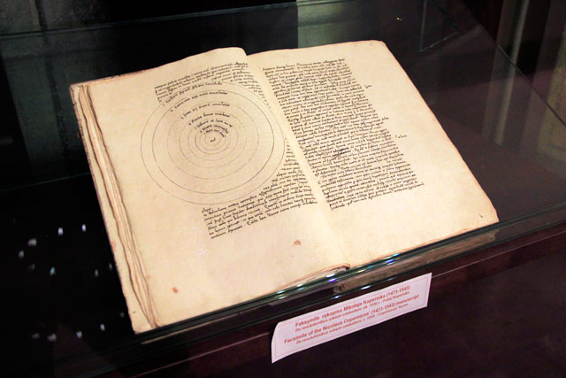 Facsimile do manuscrito de Nicolau Copérnico, no Collegium Maius