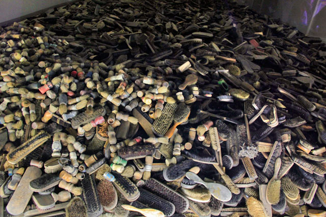 Objetos que pertenciam aos judeus, expostos no Auschwitz-Birkenau Memorial and Museum