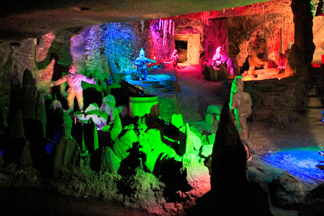Gnomos esculpidos em sal, nas minas de sal de Wieliczka