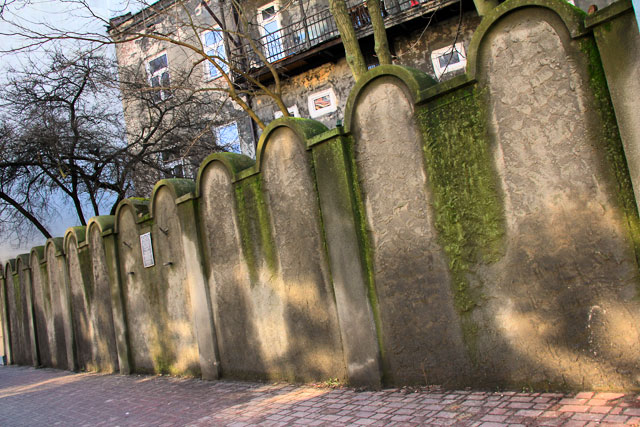 Fragmento da muralha do Gueto Judaico de Cracóvia, na Rua Lwowska