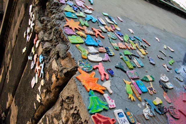 Parede exterior de uma oficina de cerâmica da Rua Bartosza, em Kazimiers