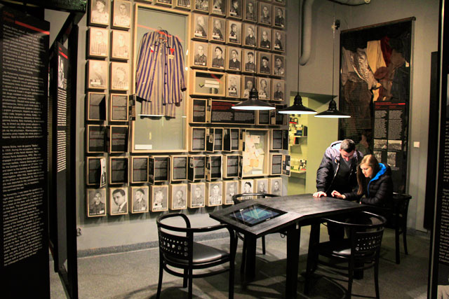 Exibição Povo de Cracóvia em tempos de terror 1939-1945-1956, no museu Ulica Pomorska