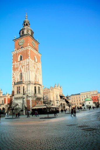 Praça do Mercado. Destaque para a torre do relógio da antiga prefeitura