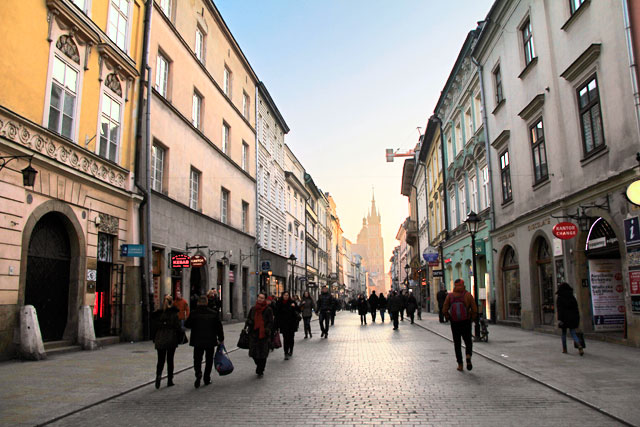 Rua Floriańska. Igreja de Santa Maria ao fundo