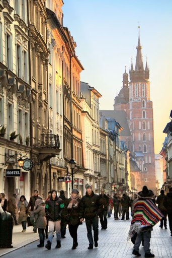 Rua Floriańska. Igreja de Santa Maria ao fundo