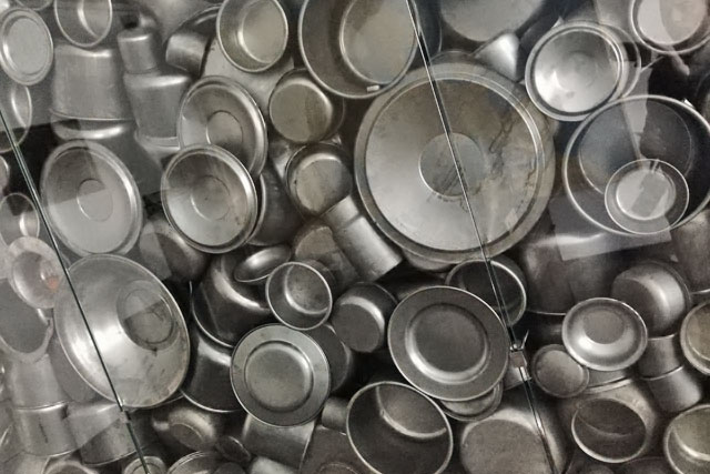 Vitrine de panelas em exposição na Fábrica de Oskar Schindler 