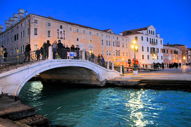 Ponte sobre o Rio de l'Arsenal