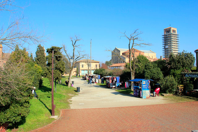 Torcello. Basilica di Santa Maria Assunta ao fundo