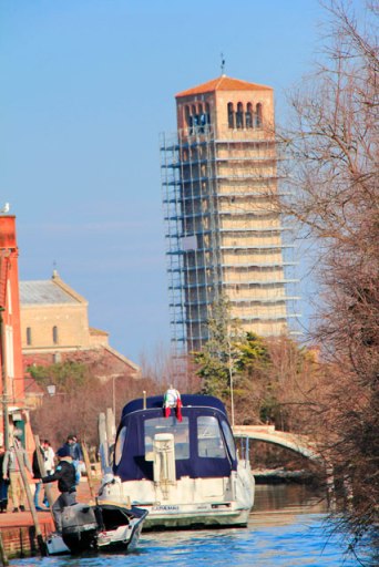 Campanário pendente da Basilica di Santa Maria Assunta, em Torcello