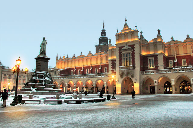 Sukiennice, na Praça do Mercado