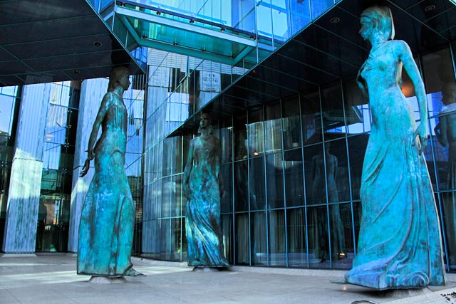 Esculturas no edifício da Corte Suprema da Polônia (Sąd Najwyższy) 