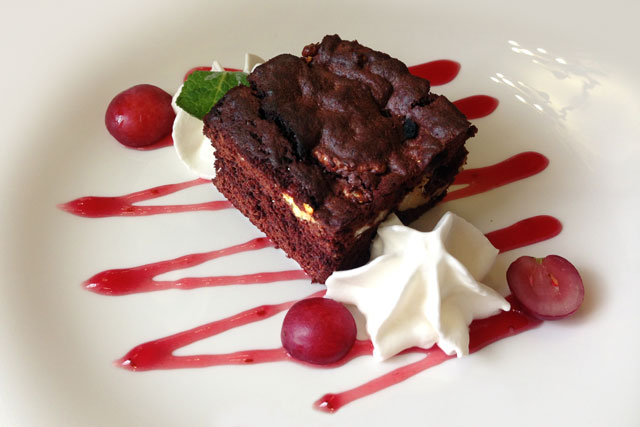 Torta servida no café do Museu dos cartazes