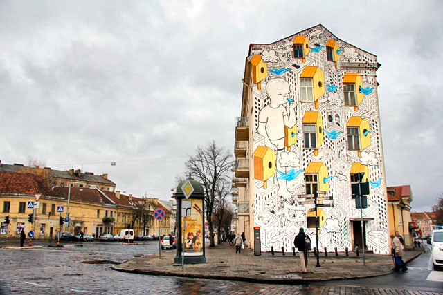 Edifício de frente para o Mercado Halės