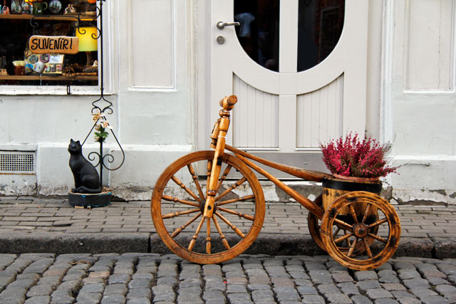 Fachada de uma loja de souvenirs da Jauniela