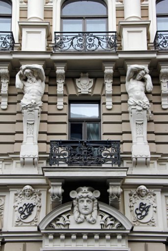 Detalhe da fachada de edifício da Rua Elizabetes