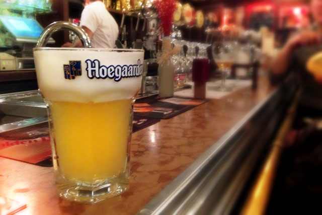 Coletando bolachas de cerveja