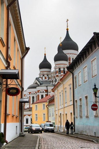 Rua Piiskopi, em Toompea. Catedral de Alexandre Nevsky ao fundo