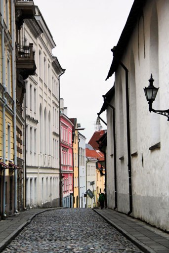 Rua Pühavaimu. Igreja do Espírito Santo à direita
