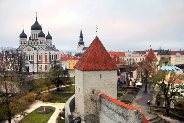 Vista do café da Torre Kiek in de Kök. Destaque para a Catedral de Alexandre Nevsky