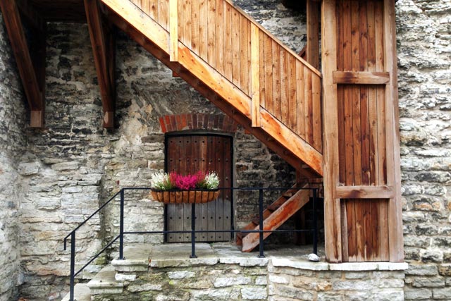 Escadaria da Torre Plate, na Rua Laboratooriumi, 29