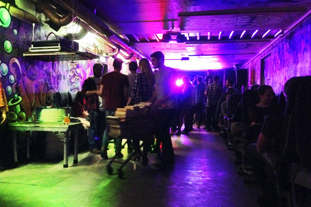 Red Emperor Hostel & Bar